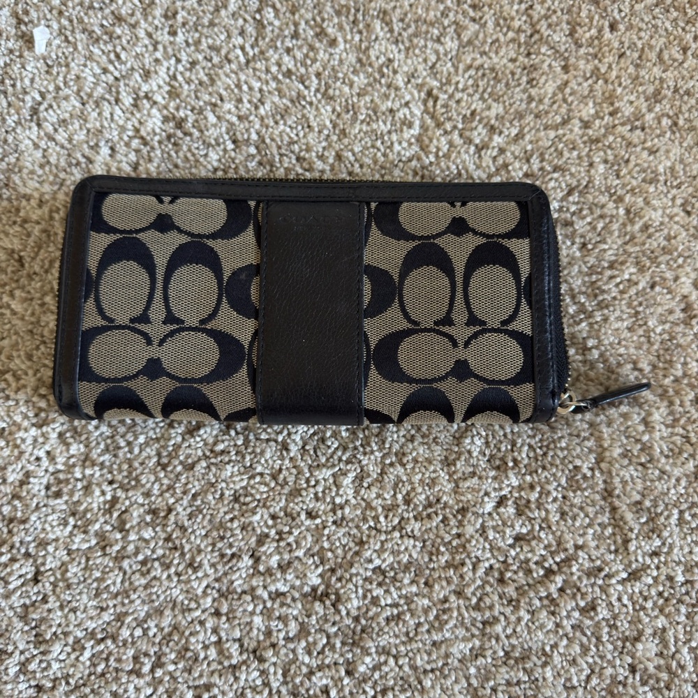 Coach Signature Black and Tan Zip Wallet